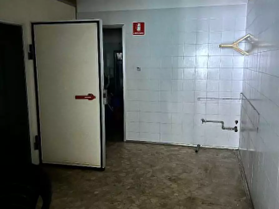 Immagine 5 di Negozio in vendita  in Via Rovereto, 6 a Pordenone