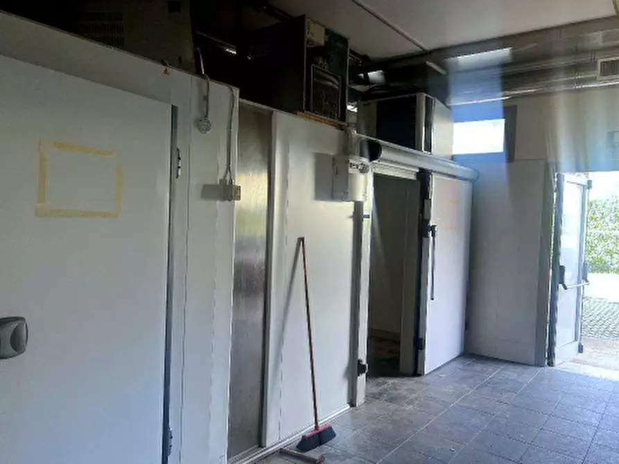 Immagine 4 di Negozio in vendita  in Piazza Nicolo' di Maniago, 24 a Maniago