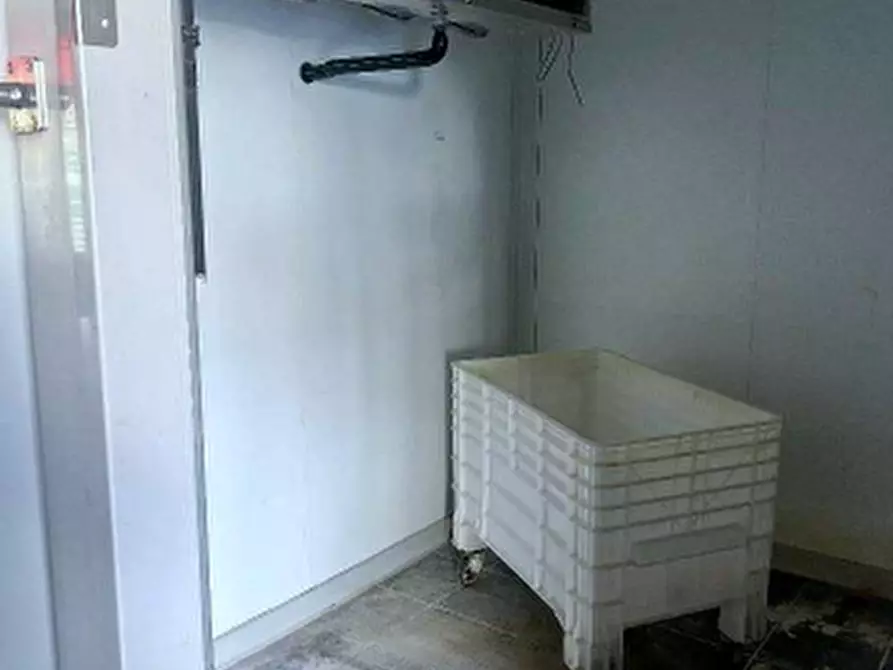 Immagine 8 di Negozio in vendita  in Piazza Nicolo' di Maniago, 24 a Maniago