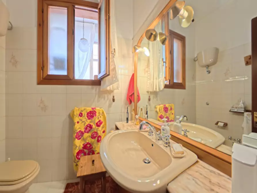Immagine 16 di Appartamento in vendita  in Via dei Teatini 6 a Pescara