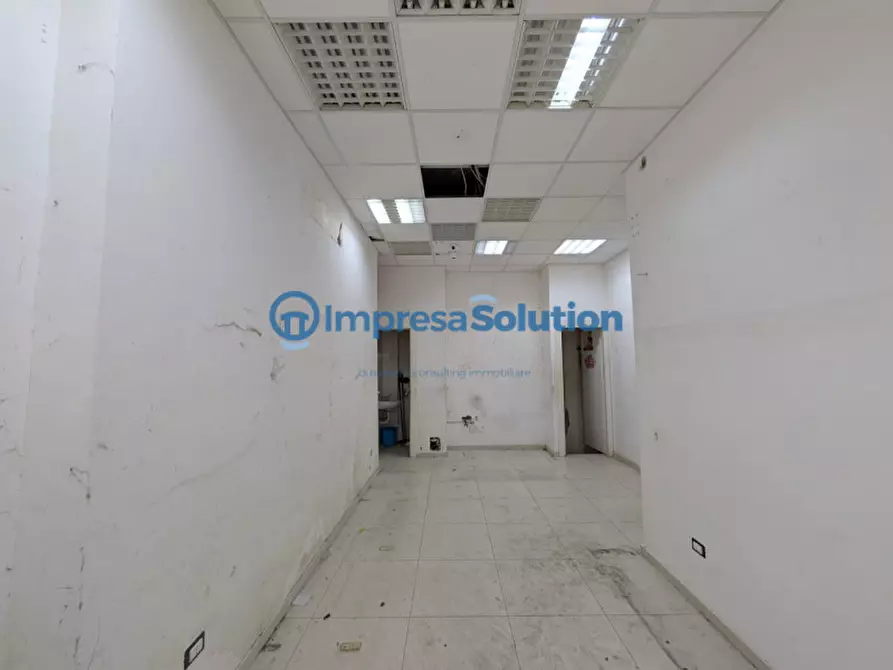 Immagine 9 di Negozio in affitto  in Via Ferrara a Napoli