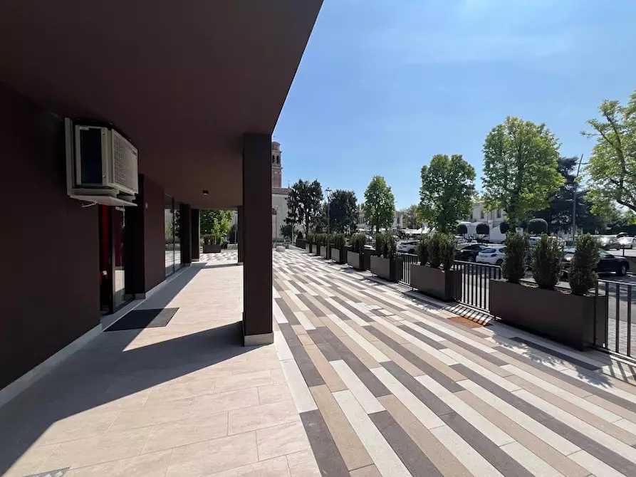 Immagine 5 di Negozio in affitto  a Fiesso D'artico