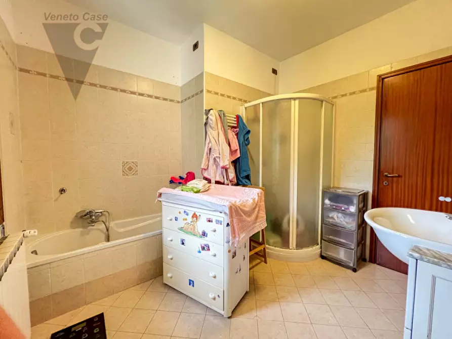 Immagine 19 di Appartamento in vendita  in Viale Risorgimento a Adria