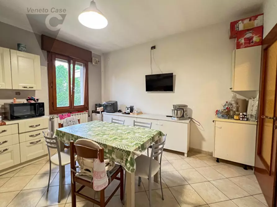Immagine 22 di Appartamento in vendita  in Viale Risorgimento a Adria