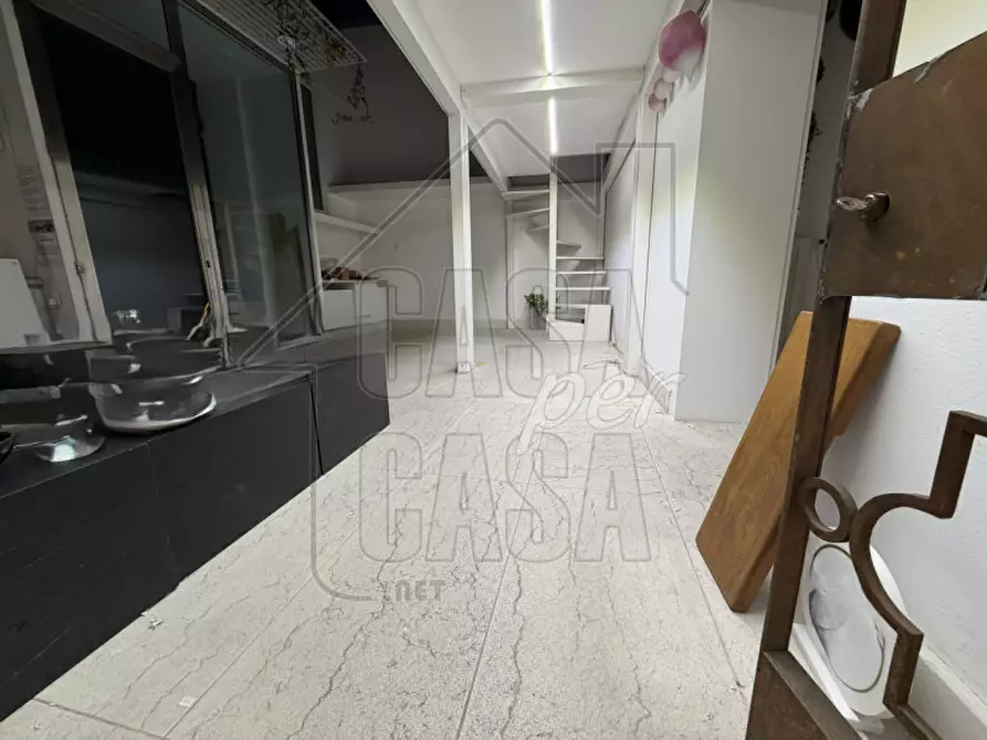 Immagine 3 di Negozio in vendita  a Padova