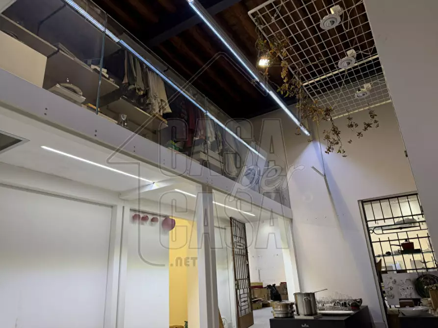 Immagine 6 di Negozio in vendita  a Padova