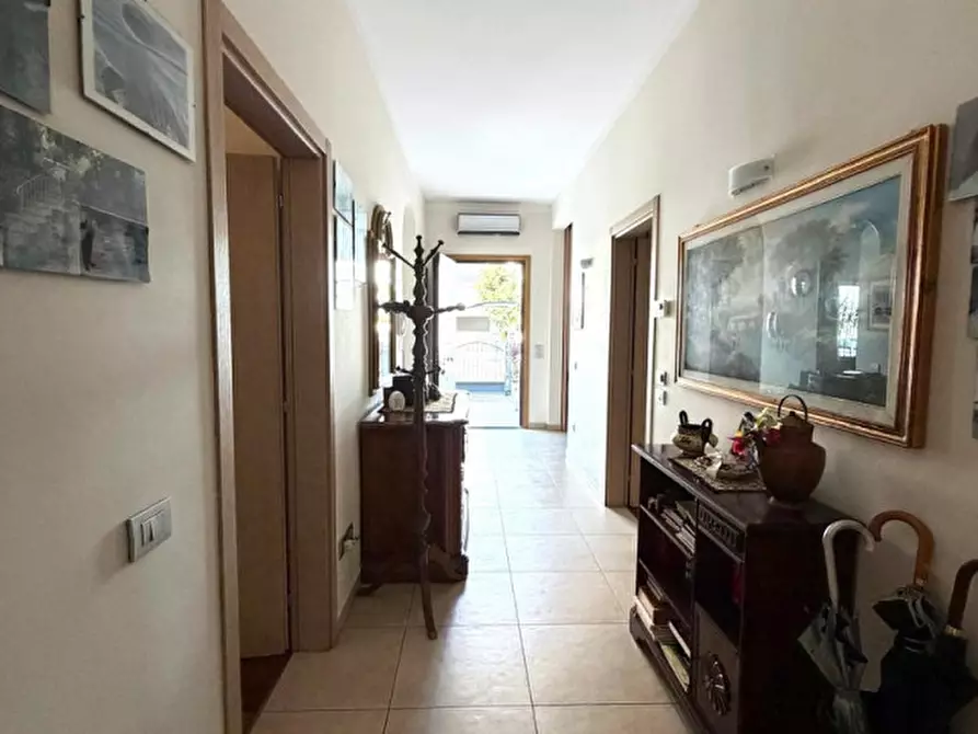 Immagine 2 di Villa in vendita  in viale Lugo a Riccione