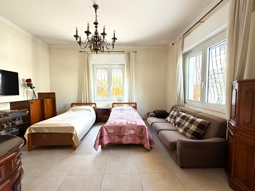 Immagine 3 di Villa in vendita  in viale Lugo a Riccione
