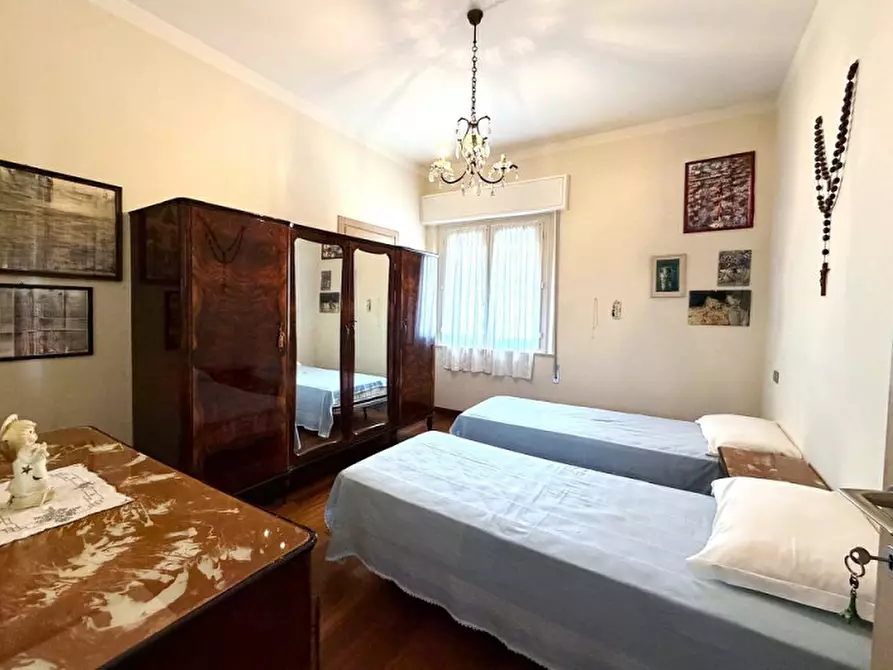 Immagine 9 di Villa in vendita  in viale Lugo a Riccione