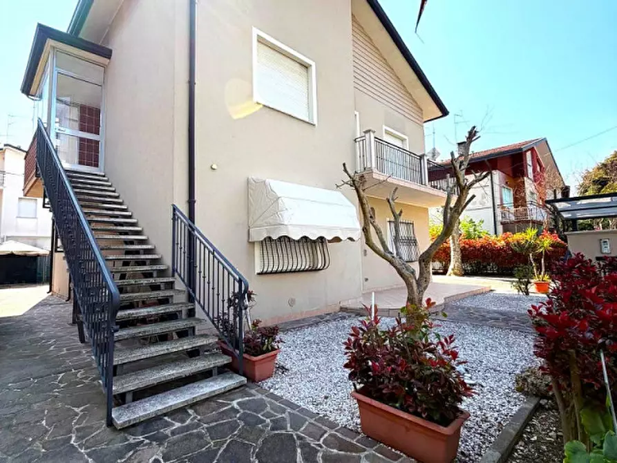 Immagine 18 di Villa in vendita  in viale Lugo a Riccione