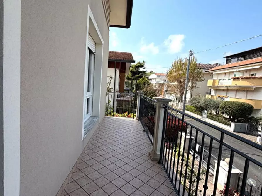 Immagine 28 di Villa in vendita  in viale Lugo a Riccione