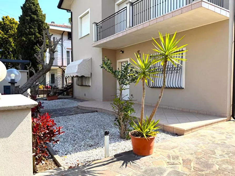 Immagine 38 di Villa in vendita  in viale Lugo a Riccione