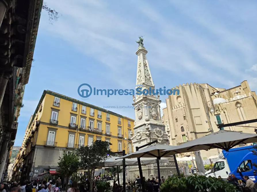 Immagine 1 di Appartamento in vendita  in Piazza San Domenico Maggiore a Napoli