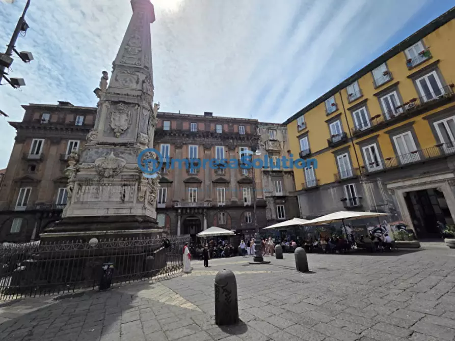 Immagine 2 di Appartamento in vendita  in Piazza San Domenico Maggiore a Napoli