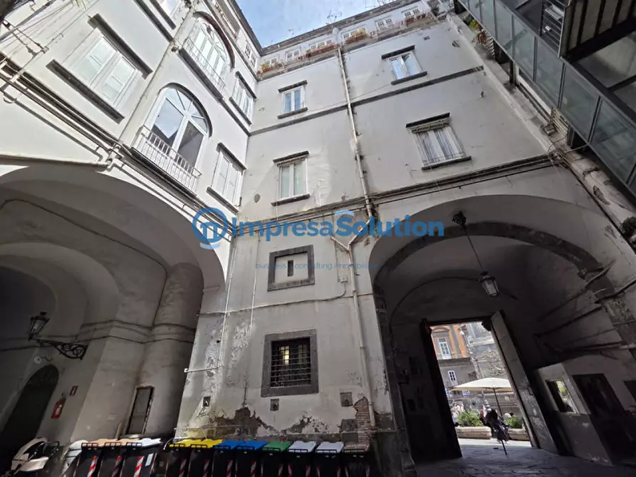 Immagine 5 di Appartamento in vendita  in Piazza San Domenico Maggiore a Napoli