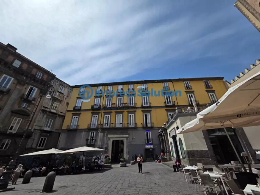 Immagine 6 di Appartamento in vendita  in Piazza San Domenico Maggiore a Napoli