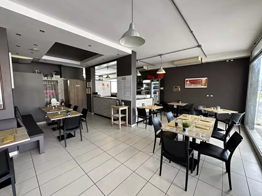 Immagine 1 di Attività commerciale in vendita  in Via Romagna 100 a Gabicce Mare