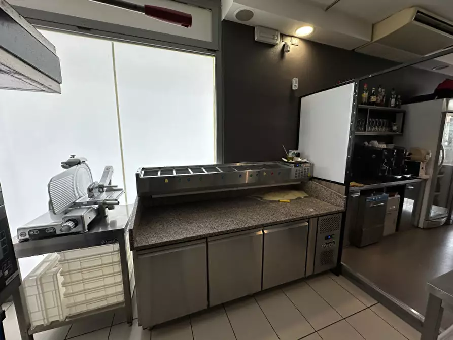 Immagine 13 di Attività commerciale in vendita  in Via Romagna 100 a Gabicce Mare