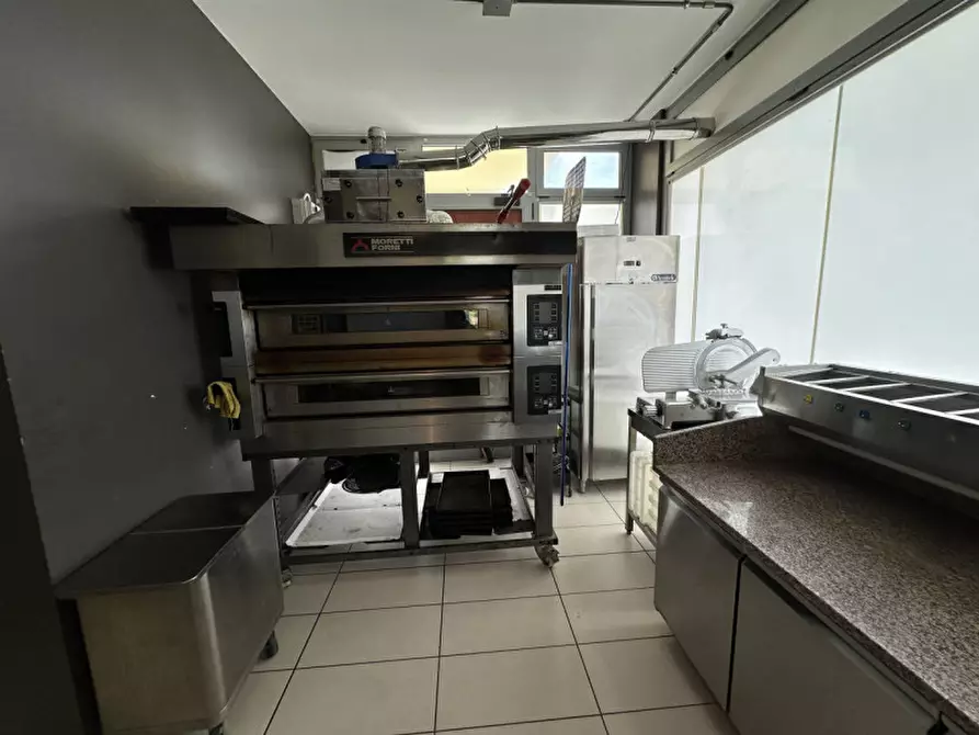 Immagine 14 di Attività commerciale in vendita  in Via Romagna 100 a Gabicce Mare