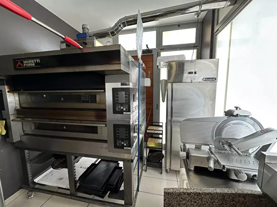 Immagine 15 di Attività commerciale in vendita  in Via Romagna 100 a Gabicce Mare