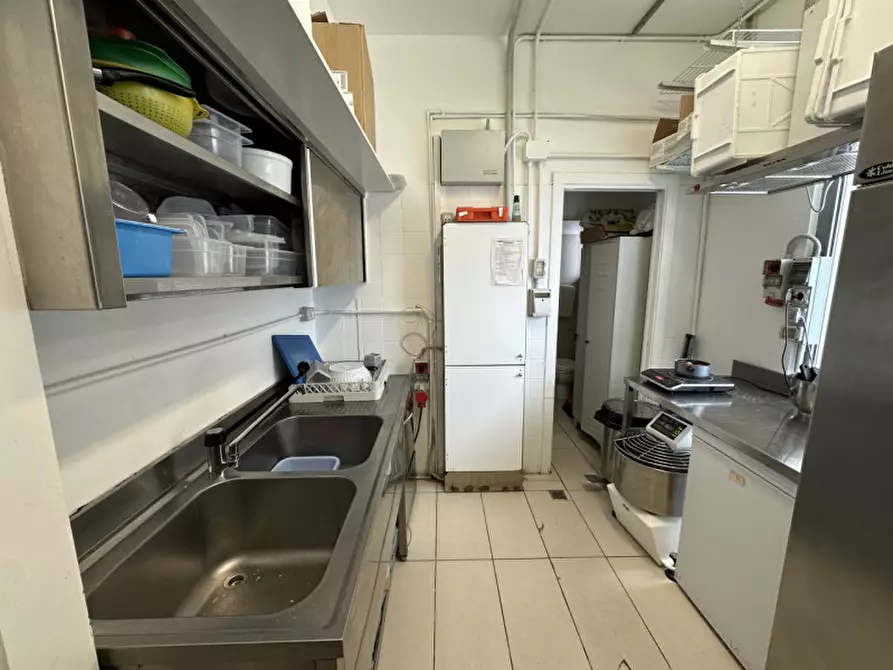 Immagine 18 di Attività commerciale in vendita  in Via Romagna 100 a Gabicce Mare