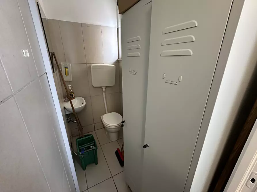 Immagine 24 di Attività commerciale in vendita  in Via Romagna 100 a Gabicce Mare