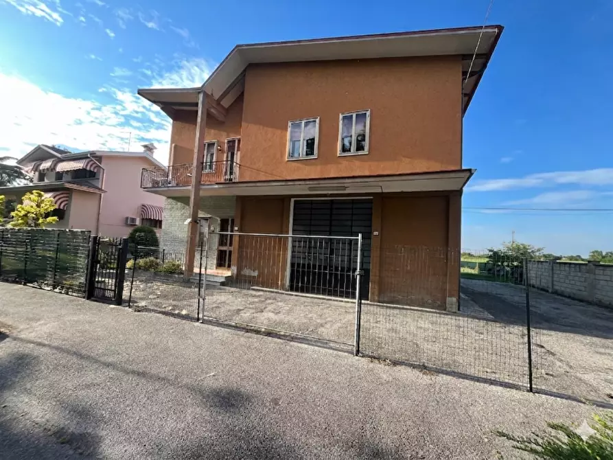 Immagine 1 di Casa indipendente in vendita  in Strada della Chiesa a Brescello