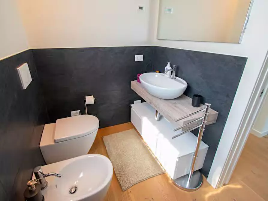 Immagine 9 di Casa indipendente in vendita  in Via Sicilia a Vicenza