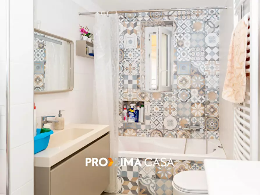 Immagine 10 di Appartamento in vendita  in via alfonso balzico 34 a Salerno