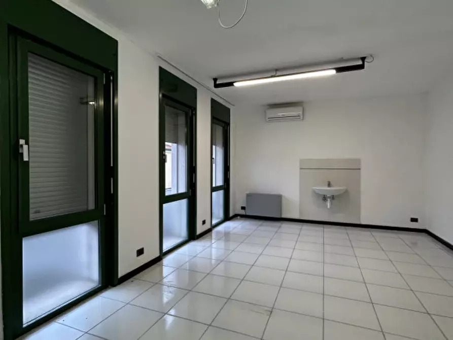 Immagine 5 di Ufficio in affitto  a Noale
