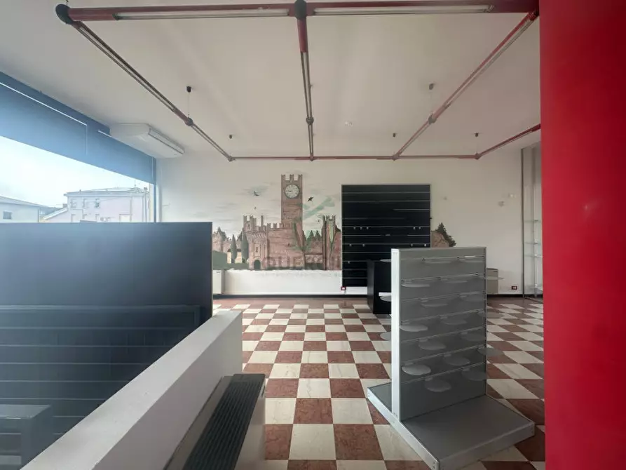 Immagine 3 di Negozio in vendita  in Via della Pace a Villafranca Di Verona