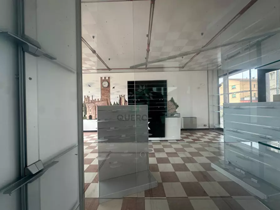 Immagine 4 di Negozio in vendita  in Via della Pace a Villafranca Di Verona