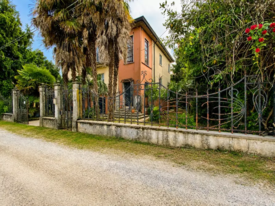 Immagine 1 di Casa indipendente in vendita  in Strada delle Cattane a Vicenza