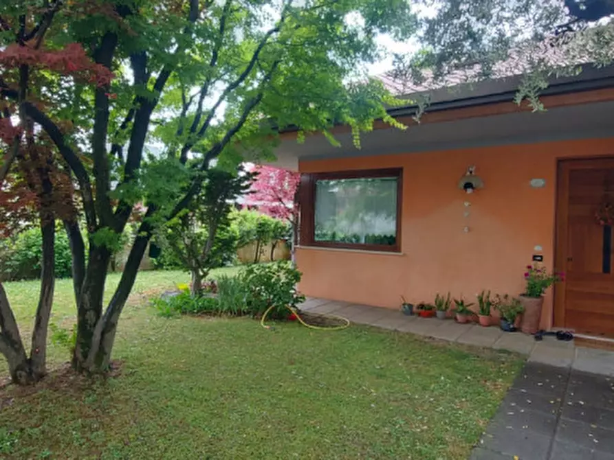 Immagine 1 di Casa bifamiliare in vendita  a Castelfranco Veneto