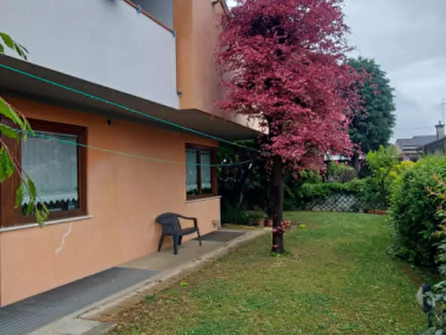Immagine 3 di Casa bifamiliare in vendita  a Castelfranco Veneto
