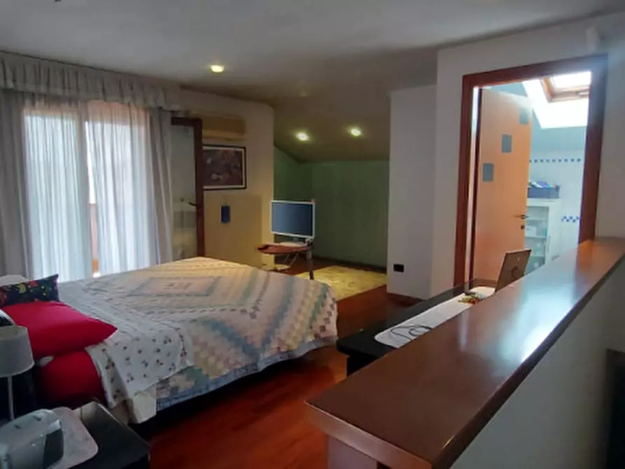 Immagine 11 di Casa bifamiliare in vendita  a Castelfranco Veneto