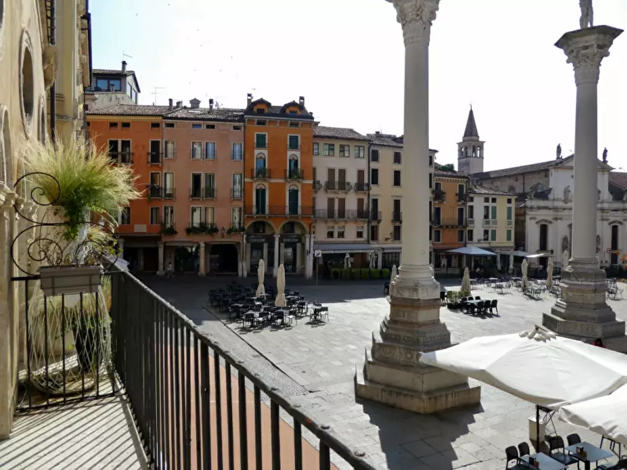 Immagine 2 di Negozio in affitto  in Piazza dei Signori a Vicenza