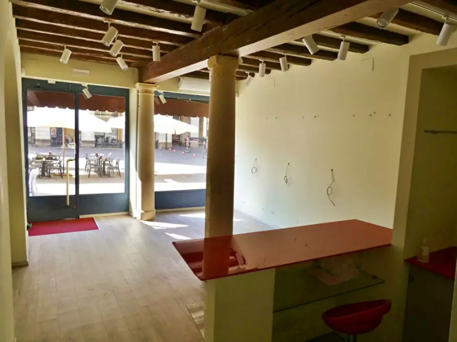 Immagine 8 di Negozio in affitto  in Piazza dei Signori a Vicenza