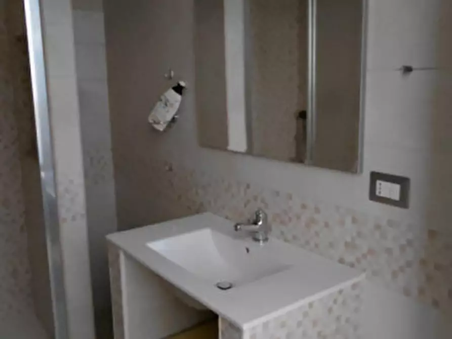 Immagine 8 di Appartamento in affitto  in vico lungo san raffaele 14 a Napoli