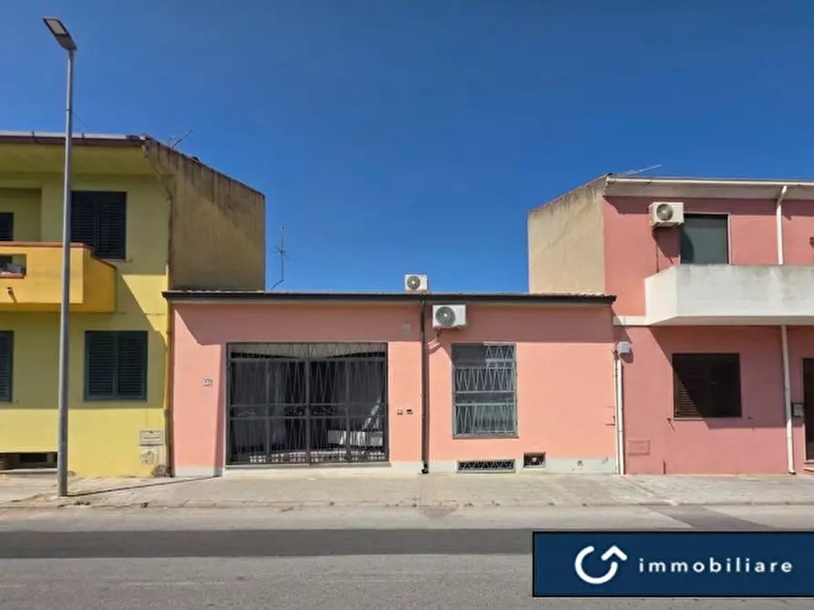 Immagine 1 di Negozio in vendita  in Via Sassari, 79 a Uri