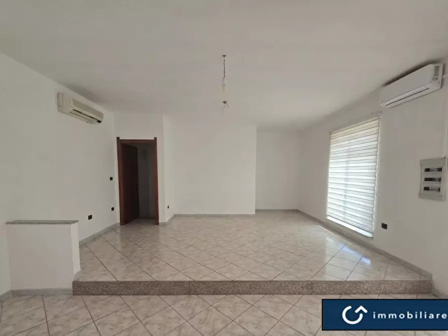 Immagine 2 di Negozio in vendita  in Via Sassari, 79 a Uri