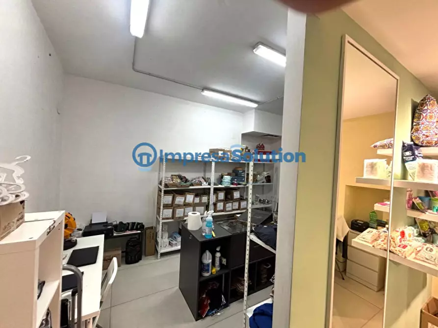 Immagine 8 di Negozio in affitto  in Viale Colli Aminei a Napoli