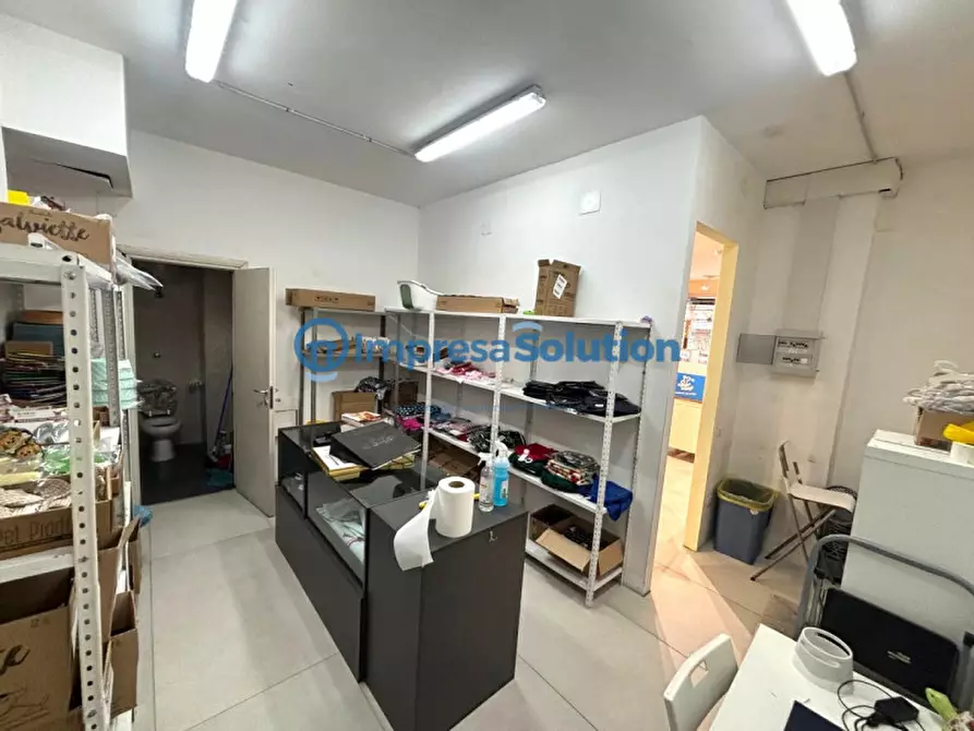 Immagine 9 di Negozio in affitto  in Viale Colli Aminei a Napoli