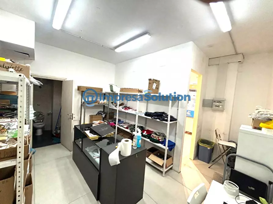 Immagine 10 di Negozio in affitto  in Viale Colli Aminei a Napoli