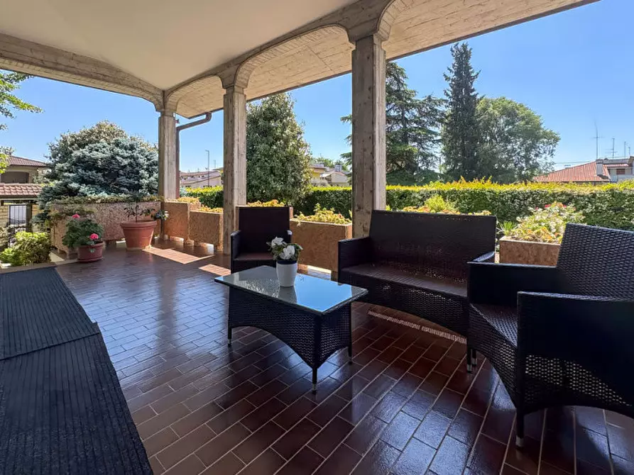 Immagine 2 di Villa in vendita  in VIA VIGASIO a Vigasio