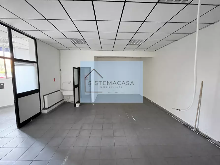 Immagine 6 di Negozio in affitto  in Viale Italia a Forli'