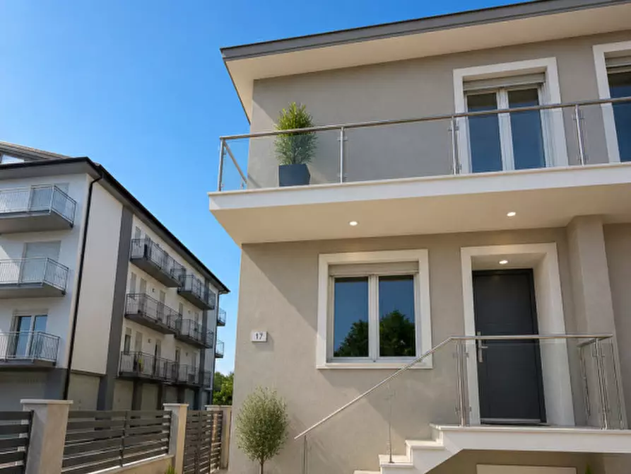 Immagine 1 di Villetta a schiera in vendita  in VIA FILIPPINA,17 a Colorno