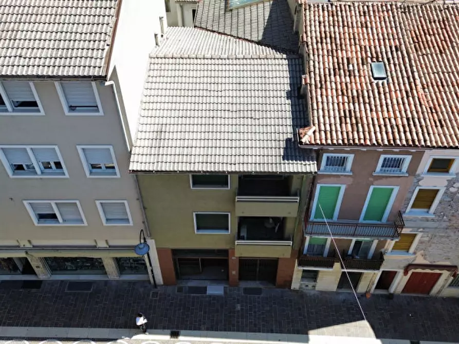 Immagine 2 di Palazzo in vendita  in via mazzini a Bussolengo