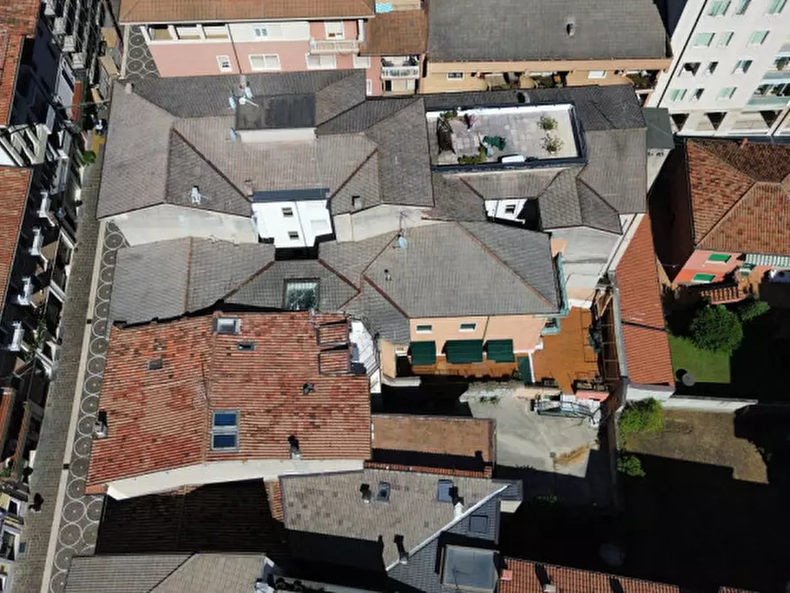 Immagine 5 di Palazzo in vendita  in via mazzini a Bussolengo