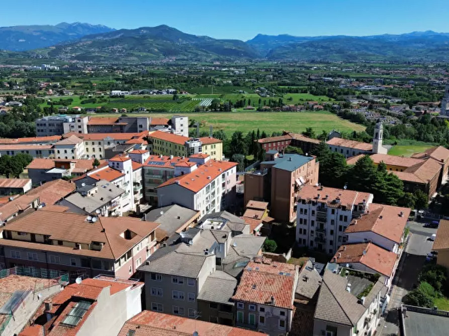 Immagine 6 di Palazzo in vendita  in via mazzini a Bussolengo